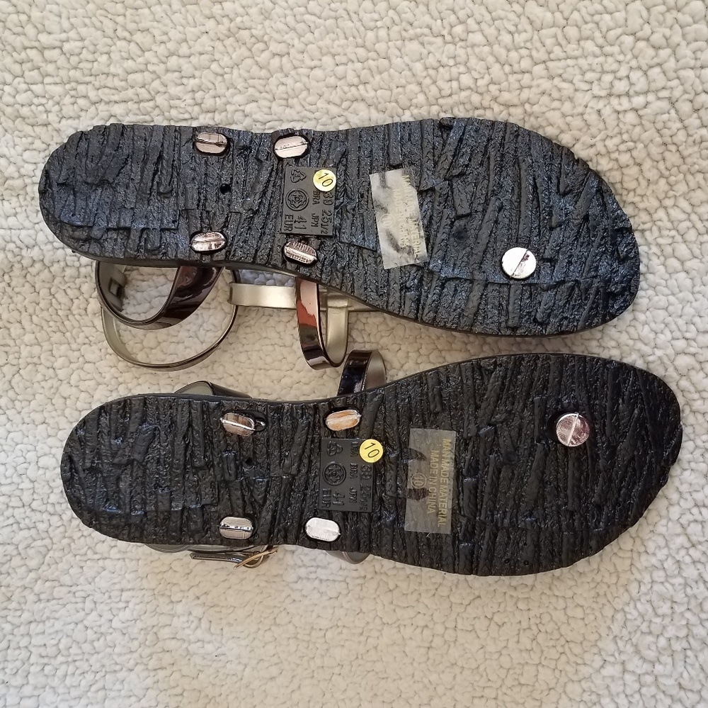 Refresh Pewter Sandals - Picture 4 of 5